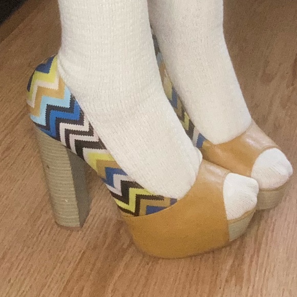 Multicolored Peep Toe Heel - Picture 6 of 9